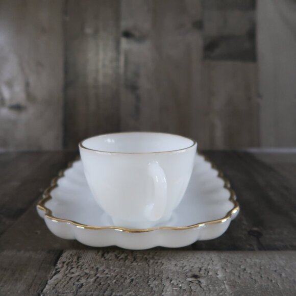 Anchor Hocking 22K Gold Trimmed Milk Glass Snack Set Cup & Tray - Picture 3 of 7